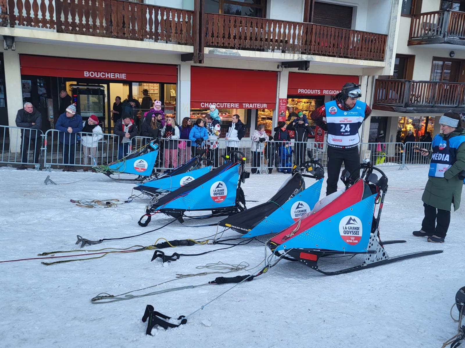 Course de luges traditionnelles dans les Alpes