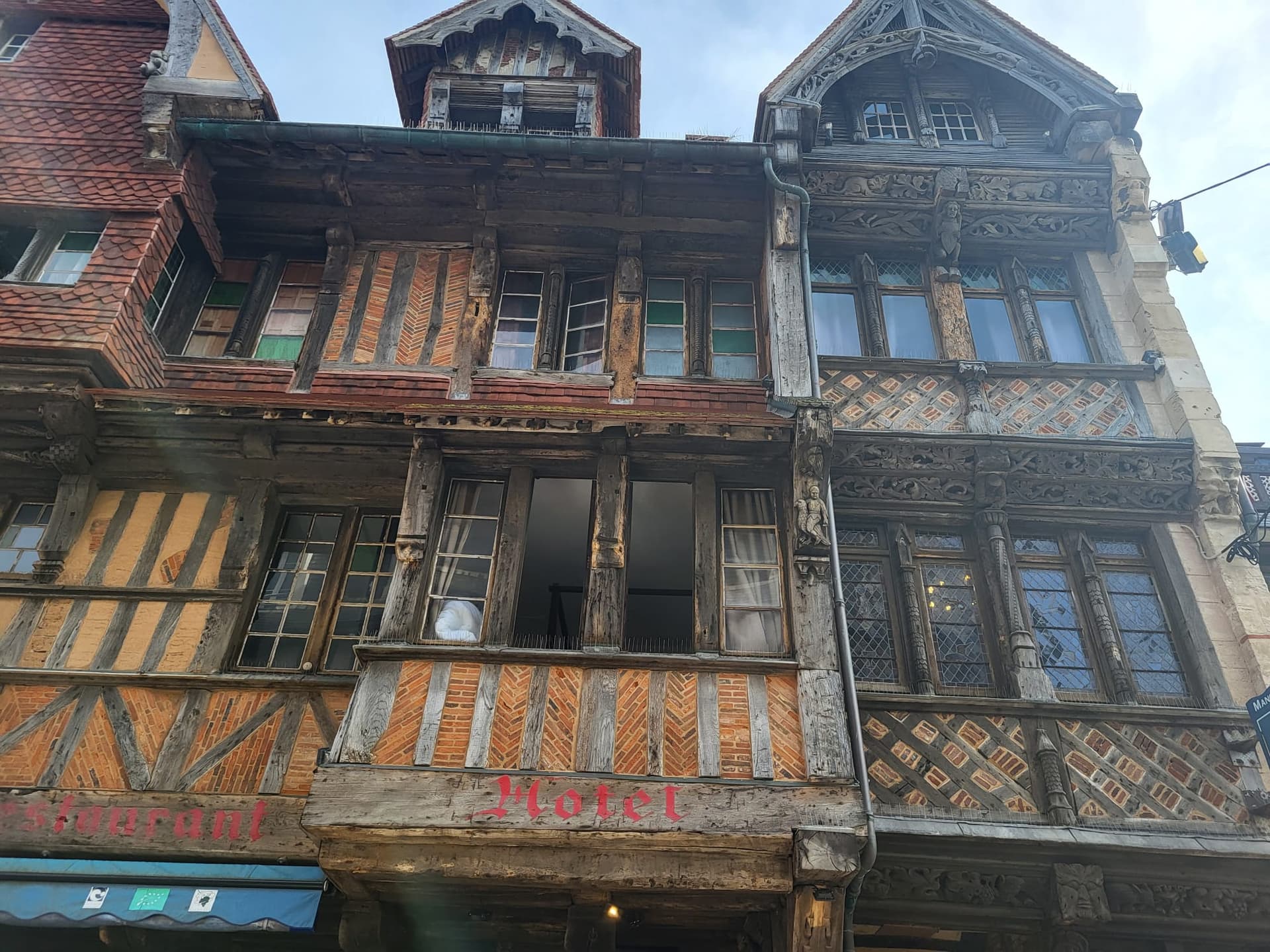 Maisons à colombages normandes au cœur d'Étretat