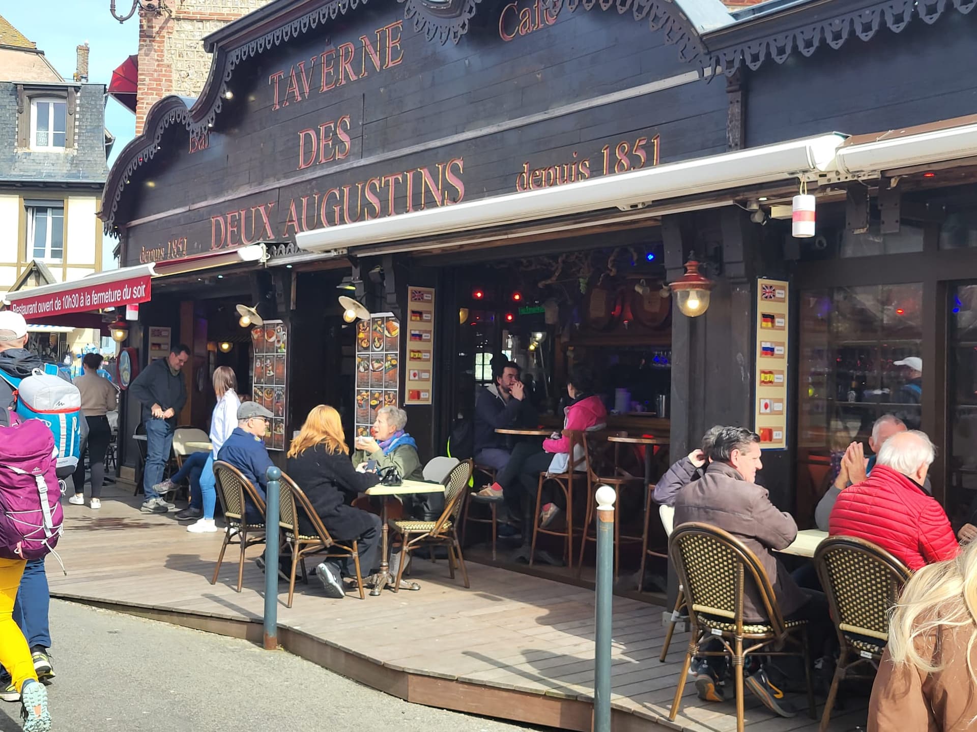 Taverne des Deux Augustins — restaurant typique d'Étretat