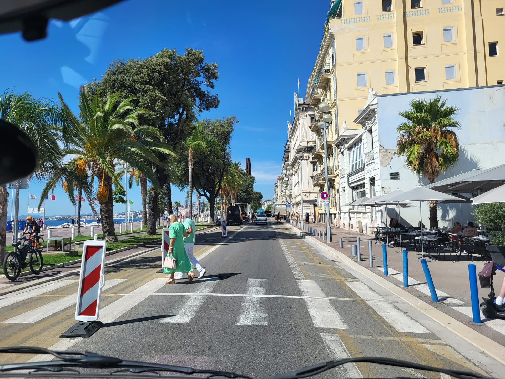 Boulevard du front de mer en autocar grand tourisme