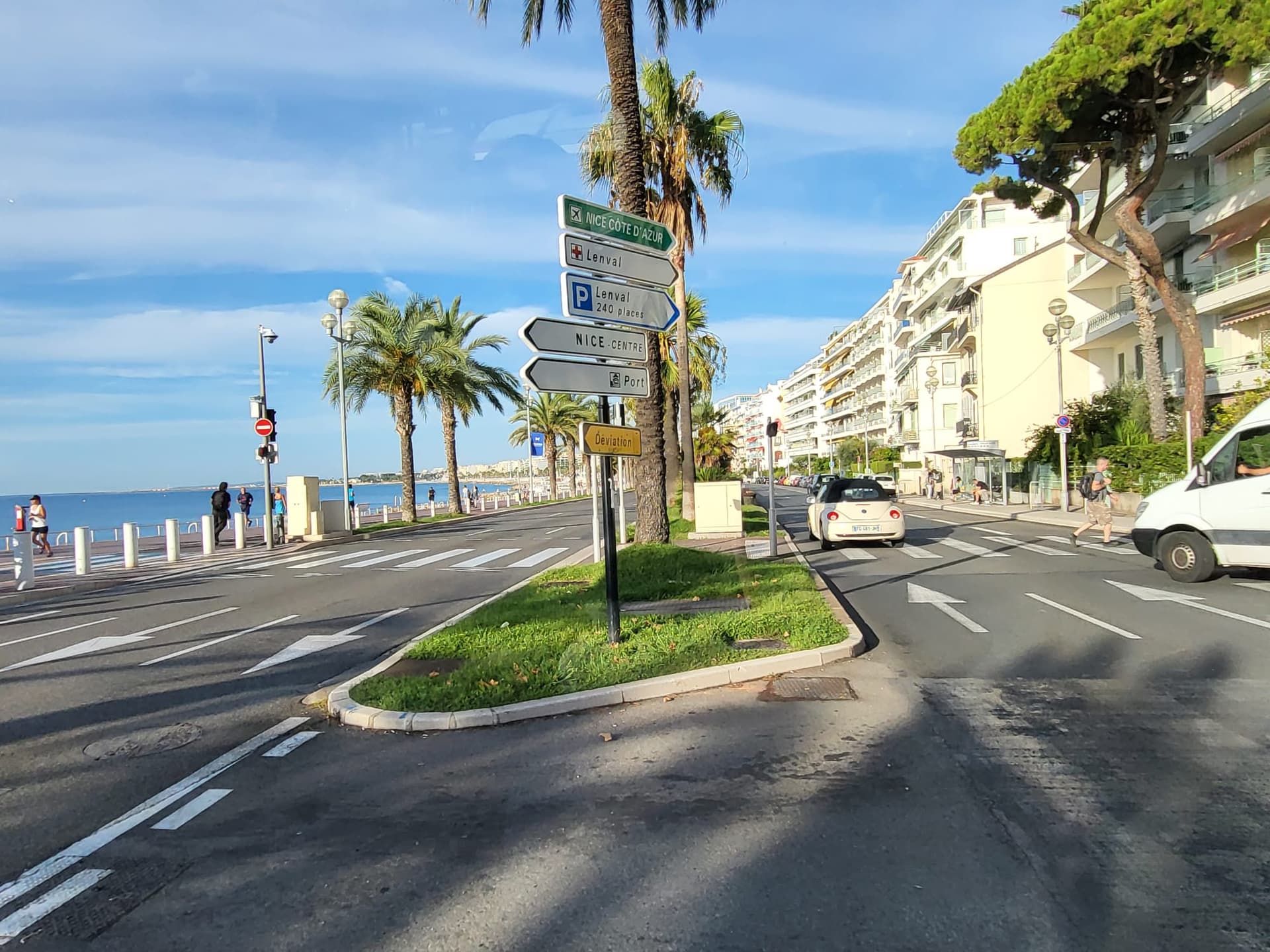 Panneau d'entrée de Nice sur la Côte d'Azur